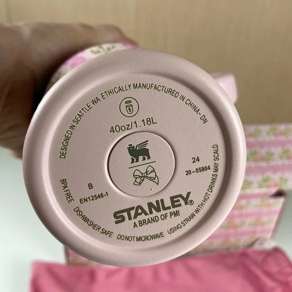 Stanley x LoveShackFancy 40oz Quencher H2.0 Pink Floral Tumbler Gift Set NIB - Picture 4 of 14